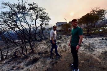 Chubut, Argentina.- En las fotos tomadas el 6 de febrero del 2024, muestra el incendio en el Parque Los Alerces, que avanza hacia Esquel, provocando la evacuación de forma preventiva de los vecinos de Río Percy, la parte alta de la Ciudad de Esquel. El incendio se inició el 25 de enero en el Parque Nacional Los Alerces y luego se extendió dentro de jurisdicción provincial, arrasando con más de 3.500 hectáreas de bosque nativo.