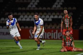 Buenos Aires, Argentina.- In the photos taken on February 21, 2024, during the match between Vélez and Sportivo Las Parejas for the 32nd round of the Argentine Cup, at the Platense stadium. Vélez beat Sportivo Las Parejas de Santa Fe 2 to 1. Abiel Osorio and Claudio Aquino scored the goals for the Liniers team.