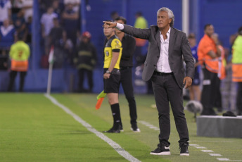 Buenos Aires, Argentina.- In the photos taken on February 26, 2024, during the match between Vélez Sarsfield and Tigre in a match corresponding to date 7 of the League Cup at the José Amalfitani stadium. Vélez Sarsfield tied Tigre 2-2. Vélez is eighth in Zone A of the tournament, while Tigre is last in Group B and has not yet won in the competition.