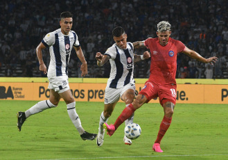 Buenos Aires, Argentina.- In the photos taken on February 15, 2024, during the match between Talleres de Córdoba and Argentinos Juniors, in a match valid for the fifth date of Zone B of the Professional League Cup at the Stadium Mario Alberto Kempes. Talleres Córdoba beat Argentinos Juniors 2-1 at home. For Talleres Córdoba the goals were scored by Juan Rodríguez (at 83 minutes) and Federico Girotti (at 87 minutes). For Argentinos Juniors the goal was scored by Leonardo Heredia (at 29 minutes).