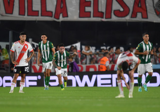 Buenos Aires, Argentina.- En las fotos tomadas el 18 de febrero del 2024, durante el partido River vs. Banfield, por el Grupo B de la Copa de la Liga en el Monumental. River y Banfield igualaron 1 a 1. Braian Galván y Pablo Solari marcaron los goles del encuentro.