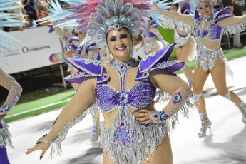 Corrientes, Argentina.- En las fotos tomadas el 13 de febrero del 2024, muestra la fiesta de Carnaval en la Capital de Corrientes que impulsó el turismo, al punto que la ocupación hotelera ascendió al 100% en la primera quincena de febrero, informaron fuentes municipales, con visitantes que, además, colman las playas y "generan un movimiento económico importante en la ciudad".