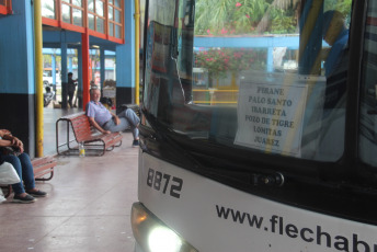 Formosa, Argentina.- En las fotos tomadas el 15 de febrero del 2024, muestra una terminal de transporte en Formosa, Argentina. Un grupo de intendentes de 11 provincias se reunieron para reclamar a diputados y senadores medidas frente a la decisión del Gobierno de Javier Milei de eliminar el Fondo Compensador del Interior que financiaba los subsidios del transporte en el interior.