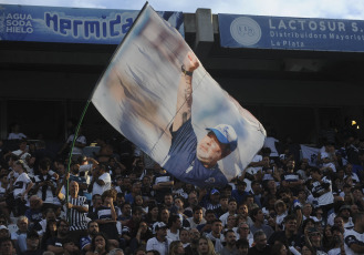 Buenos Aires, Argentina - In this photo taken on February 25, 2024, Gimnasia and Estudiantes kicked off the La Plata derby with a notorious intensity. The premature clash between Pablo De Blasis and Zaid Romero was a sign of the emotional charge that was installed in the Bosque. Beyond the usual frictions of the derby that divides the City of the Diagonals, in the Juan Carmelo Zerillo there was also time for enormous displays of talent.