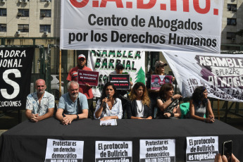 Buenos Aires, Argentina.- En las fotos tomadas el 14 de febrero del 2024, la ministra de Seguridad, Patricia Bullrich, asistió a una audiencia de habeas corpus presentada para debatir la legalidad del protocolo de orden público, en los tribunales federales de Retiro. El juez federal Sebastián Casanello, hizo lugar a un hábeas corpus para la suspensión del protocolo. También se pidió la inconstitucionalidad del procedimiento y una cautelar para frenar su implementación.