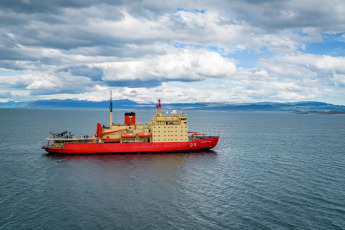 Ushuaia, Argentina.- In the photos taken on January 31, 2024, the icebreaker ARA Almirante Irízar anchored in front of the Fuegian city of Ushuaia and concluded the first stage of the Antarctic Summer Campaign (CAV) for resupply and personnel replacement of the Argentine bases that began on December 28. Thus, this Wednesday, preparation for the second stage began, said the ship's commander, Captain Carlos Recio.