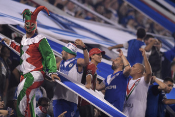 Buenos Aires, Argentina.- En las fotos tomadas el 26 de febrero del 2024, durante el partido entre Vélez Sarsfield y Tigre en un partido correspondiente a la fecha 7 de la Copa de la Liga en el estadio José Amalfitani. Vélez Sarsfield igualó 2-2 a Tigre. Vélez es octavo en la Zona A del torneo, mientras que Tigre es último en el Grupo B y aún no ganó en el certamen.