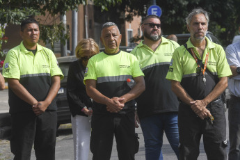 Buenos Aires, Argentina.- En las fotos tomadas el 5 de febrero del 2024, familiares y amigos de las víctimas del incendio de Iron Mountain recordaron a los "Héroes de Barracas" al cumplirse diez años de la trágica jornada en la que murieron ocho bomberos y dos rescatistas de Defensa Civil cuando combatían las llamas desatadas en el depósito de la empresa internacional.