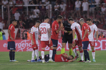 Buenos Aires, Argentina.- In the photos taken on February 8, 2024, during the match between Huracán and Independiente at the Tomás Adolfo Ducó stadium, for the fourth day of the Professional League Cup. Independiente drew 0-0 with Huracán. Independiente lost two points and is third in Zone A. While Huracán scored again after two defeats.