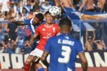 Buenos Aires, Argentina.- In the photos taken on February 18, 2024, Vélez vs. Huracán, on date 6 for the League Cup at the José Amalfitani Stadium. Vélez defeated Huracán 1-0. It was Emanuel Mammana who scored the goal for Fortín in the 47th minute of the second half.