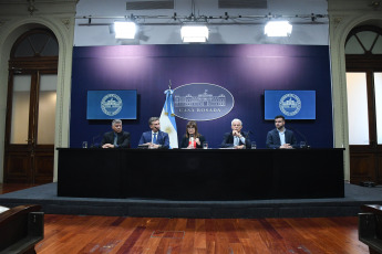 Chaco, Argentina.- In the photos taken on February 14, 2024, the Ministers of Security, Patricia Bullrich, and of Justice, Mariano Cúneo Libarona, denounced at the Government House a trafficking network that operated through social plans in the province of Chaco. In a press conference they offered together with the governor of Chaco, Leandro Zdero, in the Conference Room of the Casa Rosada, the officials explained that the network that operated in the province was "commanded by a con who prostituted women in exchange for granting and manage their social plans.