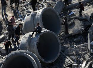 Gaza Strip, Palestine.- The photograph taken on February 24, 2024 shows a building destroyed in an Israeli airstrike in the city of Rafah, in the south of the Gaza Strip. At least eight Palestinians, including a child, were killed in an Israeli airstrike targeting a house in the city of Rafah, Palestinian medical sources confirmed on Saturday.