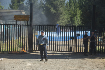 Río Negro, Argentina.- In the photos taken on February 14, 2024, social, union and political organizations begin the eighth edition of the so-called March for the Sovereignty of Lake Escondido, located in the province of Río Negro, in "defense of national sovereignty" and in rejection of the repeal of the land law.