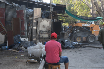 Buenos Aires, Argentina.- In the photos taken on February 29, 2024, the Government of the City of Buenos Aires carried out an eviction operation at one of the entrances to the Padre Carlos Mugica neighborhood and access to the bus terminal, which It had been illegally occupied five years ago for the operation of an informal fair in which stolen items, among other products, were sold.