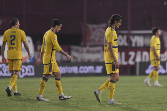 Buenos Aires, Argentina.- En las fotos tomadas el 18 de febrero del 2024, durante el partido Boca vs. Lanús, por el Grupo B de la Copa de la Liga en La Fortaleza. Lanús derrotó 2-1 a Boca Juniors y le arrebató el invicto de cara al Superclásico del próximo domingo en el Monumental. Con la derrota, Boca quedó séptimo en la Zona B y se las verá con River en el Monumental, en la fecha de clásicos de la Copa de la Liga.