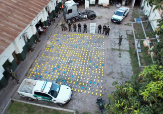 Jujuy, Argentina.- The photos taken on February 1, 2024 show the more than 600 kilos of cocaine that were seized in a truck in Jujuy, Argentina, which was traveling on national route 34. The two occupants of the vehicle were arrested , after they tried to flee and were chased by members of the National Gendarmerie (GNA), sources from that force reported.