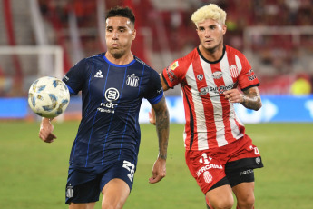 Buenos Aires, Argentina.- In the photos taken on February 19, 2024, Barracas Central reached Talleres, for the 6th tournament of Argentina - Copa LPF 2024 at the Estadio Tomás Ducó. Barracas won 2-1 at Talleres. The party goles for the local players Marco Iacobellis (1' 1T) and Maximiliano Zalazar (4' 2T). Just like the visitor's goal is Gastón Benavídez (31' 1T).