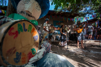 La Rioja, Argentina.- In photos taken on February 12, 2024, people enjoy carnivals around the country. Traditions, music and dance attract tourists in many cities in Argentina, as a transcendental event in the annual tourist calendar, special for a long weekend that includes Monday and Tuesday.