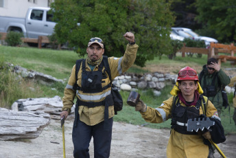 Patagonia, Argentina.- In the photos taken on February 15, 2024, fire departments fight forest fires in the Nahuel Huapi National Park, 30 kilometers from Bariloche. More than a week after the fire started, some 600 hectares of native forest on the southern coast of the Tristeza Arm of Lake Nahuel Huapi have already been affected, according to official information.