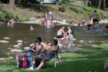 San Luis, Argentina.- En las fotos tomadas el 14 de febrero del 2024, las personas disfrutan en los lugares turísticos de San Luis. La provincia de San Luis registró un nivel de ocupación de alojamientos turísticos del 95% sobre sus más de 30.000 plazas habilitadas, informó la Secretaría de Turismo provincial.