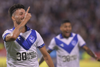 Buenos Aires, Argentina.- In the photos taken on February 26, 2024, during the match between Vélez Sarsfield and Tigre in a match corresponding to date 7 of the League Cup at the José Amalfitani stadium. Vélez Sarsfield tied Tigre 2-2. Vélez is eighth in Zone A of the tournament, while Tigre is last in Group B and has not yet won in the competition.