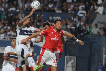 Buenos Aires, Argentina.- En las fotos tomadas el 13 de febrero del 2024, durante el partido entre Gimnasia y Esgrima La Plata y Huracán por la quinta fecha de la Zona A de la Copa de la Liga Profesional de Fútbol en el Estadio Juan Carmelo Zerillo de La Plata. 'El Globo' ganaba con gol de Mazzantti pero el Lobo reaccionó y selló un 3-1 gracias a Domínguez, Mammini y Colmán.