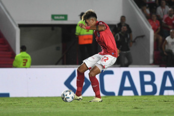 Buenos Aires, Argentina.- En las fotos tomadas el 26 de febrero del 2024, durante el partido entre Argentinos Juniors y Platense en un partido correspondiente a la fecha 7 de la Copa de la Liga en el estadio Diego Armando Maradona. Argentinos Juniors venció 3-1 a Platense, y lidera la Zona A de la Copa de la Liga Profesional.