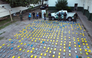 Jujuy, Argentina.- En las fotos tomadas el 1 de febrero del 2024, muestra los más de 600 kilos de cocaína que fueron incautados en un camión en Jujuy, Argentina, que circulaba por la ruta nacional 34. Los dos ocupantes del vehículo fueron detenidos, despues de que intentaran huir y fueran perseguidos por efectivos de Gendarmería Nacional (GNA), informaron fuentes de esa fuerza.