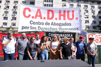 Buenos Aires, Argentina.- En las fotos tomadas el 21 de febrero del 2024, la Cámara Federal porteña declaró la incompetencia de ese fuero para tramitar la denuncia presentada contra la aplicación del llamado "protocolo antipiquetes" y resolvió que la causa se tramite en la justicia en lo Criminal ordinaria.