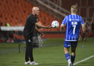 Mendoza, Argentina.- En las fotos tomadas el 13 de febrero del 2024, durante el partido entre Godoy Cruz y Unión de Santa Fe, por la quinta fecha de la Zona B del torneo en el estadio Malvinas Argentina. Godoy Cruz de Mendoza igualó sin sin goles como local ante Unión de Santa Fe y es líder de la Zona B de la Copa.