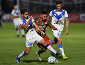 Buenos Aires, Argentina.- In the photos taken on February 21, 2024, during the match between Vélez and Sportivo Las Parejas for the 32nd round of the Argentine Cup, at the Platense stadium. Vélez beat Sportivo Las Parejas de Santa Fe 2 to 1. Abiel Osorio and Claudio Aquino scored the goals for the Liniers team.