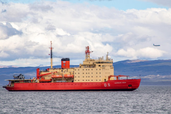 Ushuaia, Argentina.- In the photos taken on January 31, 2024, the icebreaker ARA Almirante Irízar anchored in front of the Fuegian city of Ushuaia and concluded the first stage of the Antarctic Summer Campaign (CAV) for resupply and personnel replacement of the Argentine bases that began on December 28. Thus, this Wednesday, preparation for the second stage began, said the ship's commander, Captain Carlos Recio.