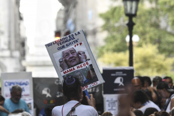 Buenos Aires, Argentina.- En las fotos tomadas el 22 de febrero del 2024, dirigentes políticos y gremiales, funcionarios e intendentes de la provincia de Buenos Aires participaron de una clase pública en defensa de la Universidad Nacional Madres de Plaza de Mayo (UNMA). La convocatoria, fue realizada por ese organismo defensor de los Derechos Humanos bajo la consigna "la Universidad de las Madres se defiende".