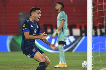 Buenos Aires, Argentina.- En las fotos tomadas el 19 de febrero del 2024, Barracas Central enfrenta a Talleres, por la fecha 6 del torneo Argentina - Copa LPF 2024 en el Estadio Tomás Ducó. Barracas superó 2-1 a Talleres. Los goles del partido para el local los anotaron Marco Iacobellis (1' 1T) y Maximiliano Zalazar (4' 2T). Mientras que el gol de visitante lo hizo Gastón Benavídez (31' 1T).