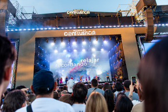 Neuquén, Argentina.- En las fotos tomadas el 12 de febrero del 2024, cerca de 300 mil espectadores asisten a la undécima edición de la Fiesta Nacional de la Confluencia, en Neuquén, con artistas como el rapero Dillom y la banda de cumbia La Delio Valdez.