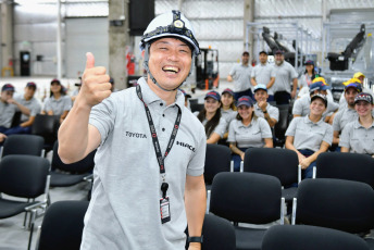 Buenos Aires, Argentina.- En las fotos tomadas el 16 de febrero del 2024, durante la inauguración de la planta de Toyota en Zárate. La automotriz japonesa Toyota inició la producción del utilitario Hiace, en una nueva nave industrial. El vehículo, que se produce en sus versiones Commuter y Furgón L2H2, arranca con una capacidad productiva anual de 4000 unidades, con el objetivo de llegar a las 10.000 a mediano plazo, informó la automotriz.