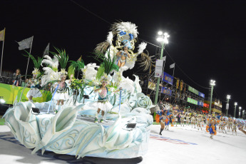 Corrientes, Argentina.- In the photos taken on February 13, 2024, they show the Carnival party in the Capital of Corrientes that boosted tourism, to the point that hotel occupancy rose to 100% in the first half of February, sources municipal reported, with visitors who, in addition, fill the beaches and "generate an important economic movement in the city."