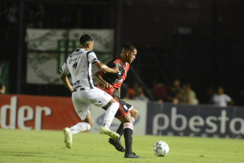 Santa Fe, Argentina.- En las fotos tomadas el 7 de febrero del 2024, River Plate enfrenta a Excursionistas, que milita en la Primera B, por los 32avos. de final de la Copa Argentina en el estadio Brigadier General Estanislao López de Santa Fe. Con goles de Borja, Mastantuono y Ruberto, River Plate venció 3-0 a Excursionistas y avanzó en la Copa Argentina.