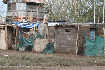 Mendoza, Argentina.- En las fotos tomadas el 29 de febrero del 2024, una tormenta de granizo generó la caída de árboles, calles anegadas, cortes del servicio eléctrico y algunas viviendas sufrieron daños en techos y 20 personas fueron asistidas por lesiones leves en diversas localidades de Mendoza, informaron fuentes oficiales.