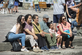 Bariloche, Argentina.- In the photos taken on February 2, 2024, tourists enjoy the city of Bariloche in the middle of the summer season. The authorities of San Carlos de Bariloche hope that visitors coming from Chile will allow the Rio Negro city to maintain during February the occupancy level recorded in January, which was around 77%, and to encourage this flow of tourists, they will participate next Saturday in a summit with mayors of the neighboring country.