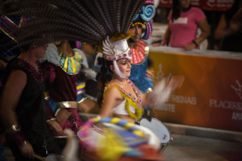 Gualeguaychú, Argentina.- The photos taken on February 1, 2024 show the new edition of the Gualeguaychú carnival, which began on January 6 and runs until February 24. Four troupes walked the 500 meters of open-air walkway along the old train station, now converted into the Jose Luis Gestro corsódromo, and competed for the award for best of the year.