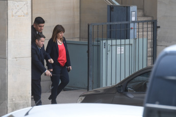 Buenos Aires, Argentina.- En las fotos tomadas el 14 de febrero del 2024, la ministra de Seguridad, Patricia Bullrich (foto), asistió a una audiencia de habeas corpus presentada para debatir la legalidad del protocolo de orden público, en los tribunales federales de Retiro. El juez federal Sebastián Casanello, hizo lugar a un hábeas corpus para la suspensión del protocolo. También se pidió la inconstitucionalidad del procedimiento y una cautelar para frenar su implementación.