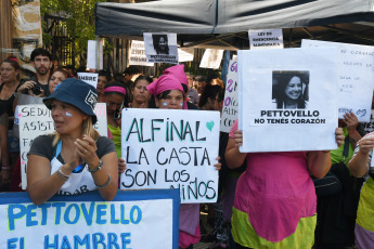 Buenos Aires, Argentina.- In the photos taken on February 28, 2024, the organizations that make up the Union of Workers of the Popular Economy (UTEP), protest in demand of the National Government for public policies to alleviate the food emergency derived from the economic crisis.