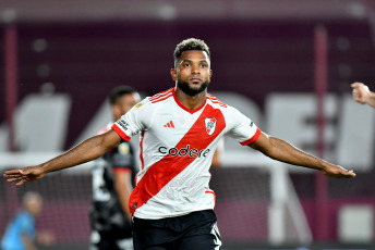 Buenos Aires, Argentina.- In the photos taken on January 31, 2024, during the match between River Plate and Barracas Central, in a match valid for the second date of the Argentine League at the Claudio Chiqui Tapia stadium. River Plate defeated Barracas C by two goals. It was Miguel Ángel Borja who opened the scoring at minute 25 of the second half. Later, in the 35th minute of the same stage, Agustín Ruberto increased the lead, ensuring River Plate's victory.