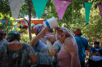 La Rioja, Argentina.- In photos taken on February 12, 2024, people enjoy carnivals around the country. Traditions, music and dance attract tourists in many cities in Argentina, as a transcendental event in the annual tourist calendar, special for a long weekend that includes Monday and Tuesday.