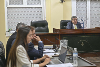 Buenos Aires, Argentina.- En las fotos tomadas el 19 de febrero del 2024, en los Tribunales de la Ciudad de Buenos Aires, continúa el juicio contra el empresario, exsenador y tres veces gobernador de Tucumán, José Alperovich, acusado de nueve delitos contra la integridad sexual en perjuicio de su sobrina y exempleada. Cinco testigos que declararon en el juicio oral y público apoyaron la acusación contra Alperovich.