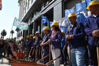 Buenos Aires, Argentina.- In the photos taken on February 29, 2024, militants and leaders of the Union of Workers of the Popular Economy (Utep) held a rally and protest in the vicinity of the Ministry of Economy "to defend the work of the popular economy", among other demands.