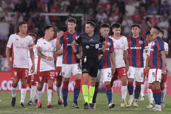 Buenos Aires, Argentina.- In the photograph taken on February 24, 2024 in the Autonomous City of Buenos Aires at the Tomás Adolfo Ducó Stadium, scenes from the match played between Huracán and San Lorenzo can be seen. The result of the match was 0 to 0, on date 7 of the Argentine Professional Football League.