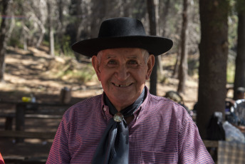 Chubut, Argentina.- En las fotos tomadas el 4 de febrero del 2024, turistas nacionales y extranjeros disfrutaron de la segunda jornada de la tradicional Fiesta Nacional del Asado en la localidad chubutense de Cholila, donde el sol, una de las mejores carnes argentinas, la música y la alegría de la gente se reunieron en torno a la celebración.