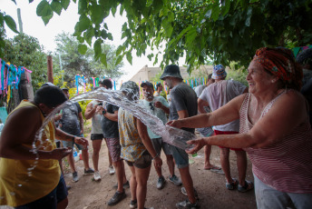 La Rioja, Argentina.- In photos taken on February 12, 2024, people enjoy carnivals around the country. Traditions, music and dance attract tourists in many cities in Argentina, as a transcendental event in the annual tourist calendar, special for a long weekend that includes Monday and Tuesday.